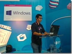 Victor Cavalcante fazendo uma Demo na palestra de TypeScript na Campus Party